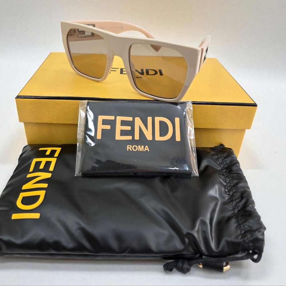 Fendi Baguette FE40124I Oversized Square Sunglasses Beige Mauve FF Logo Glasses - Picture 9 of 11